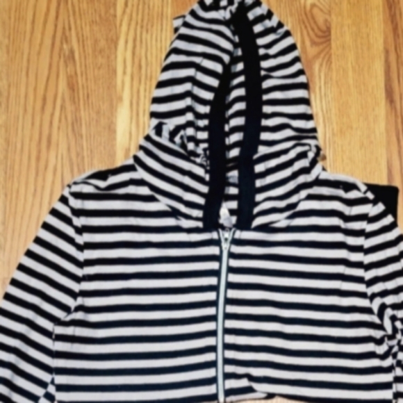Striped Black and White Zip-Up Hoodie - Picture 4 of 4